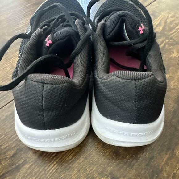 Size 6 Under Armour Big Girls Charged Pursuit 3 Running Shoes Black 3025011-001 - Picture 5 of 7